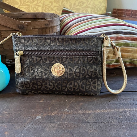 GIANI BERNINI Block Signature Wristlet - Picture 9 of 10